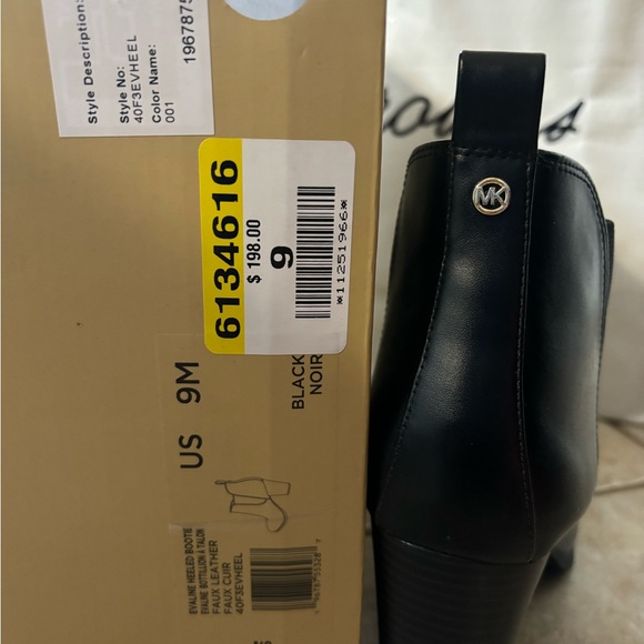 Michaels Kors black bootie. Worn once. Regular 198$ plus tax selling for 150 - Picture 2 of 2